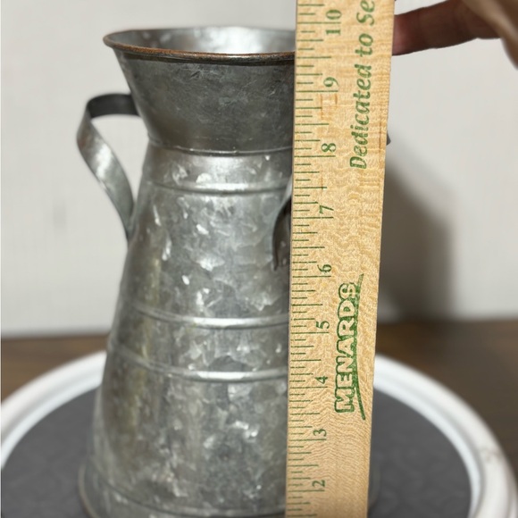 Clearance Bundle w/2nd item for $4.99 shipping Vintage Farm metal vase - Picture 4 of 5